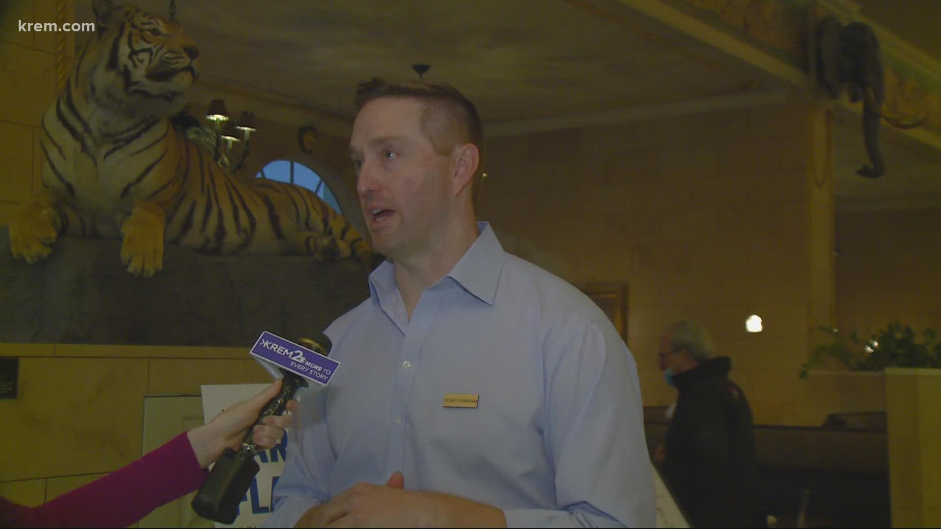 Sean Farnham serves "Farnham Flatbread" at Davenport