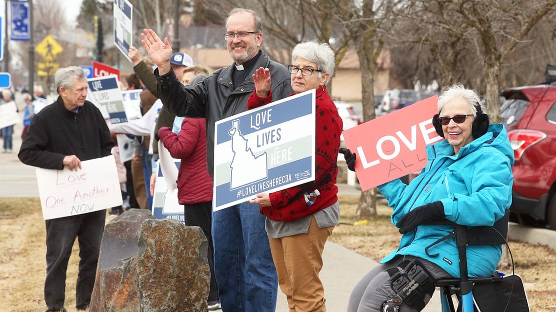 Love Lives Here: Kindness group meets to combat white supremacist gathering in Hayden - Vimarsana News