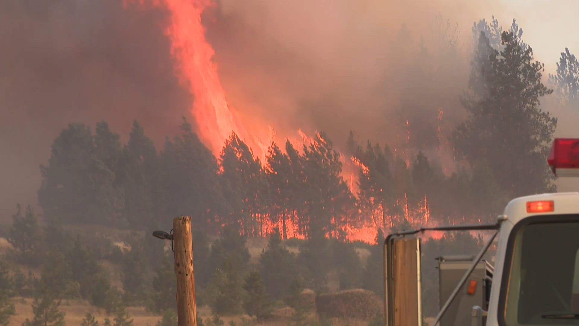 Crews make progess on the Fairview Fire burning in Mead | krem.com