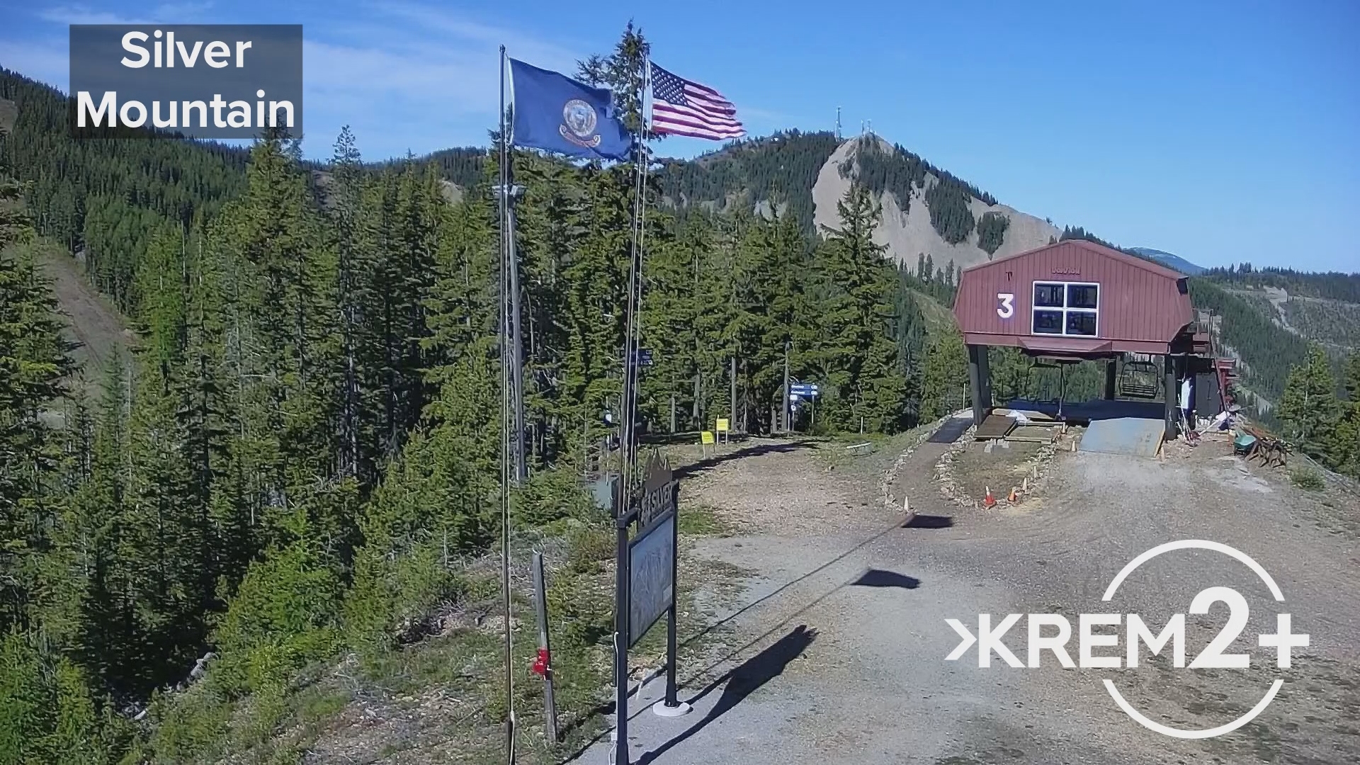 Moments of Zen | Flags waving on Silver Mountain