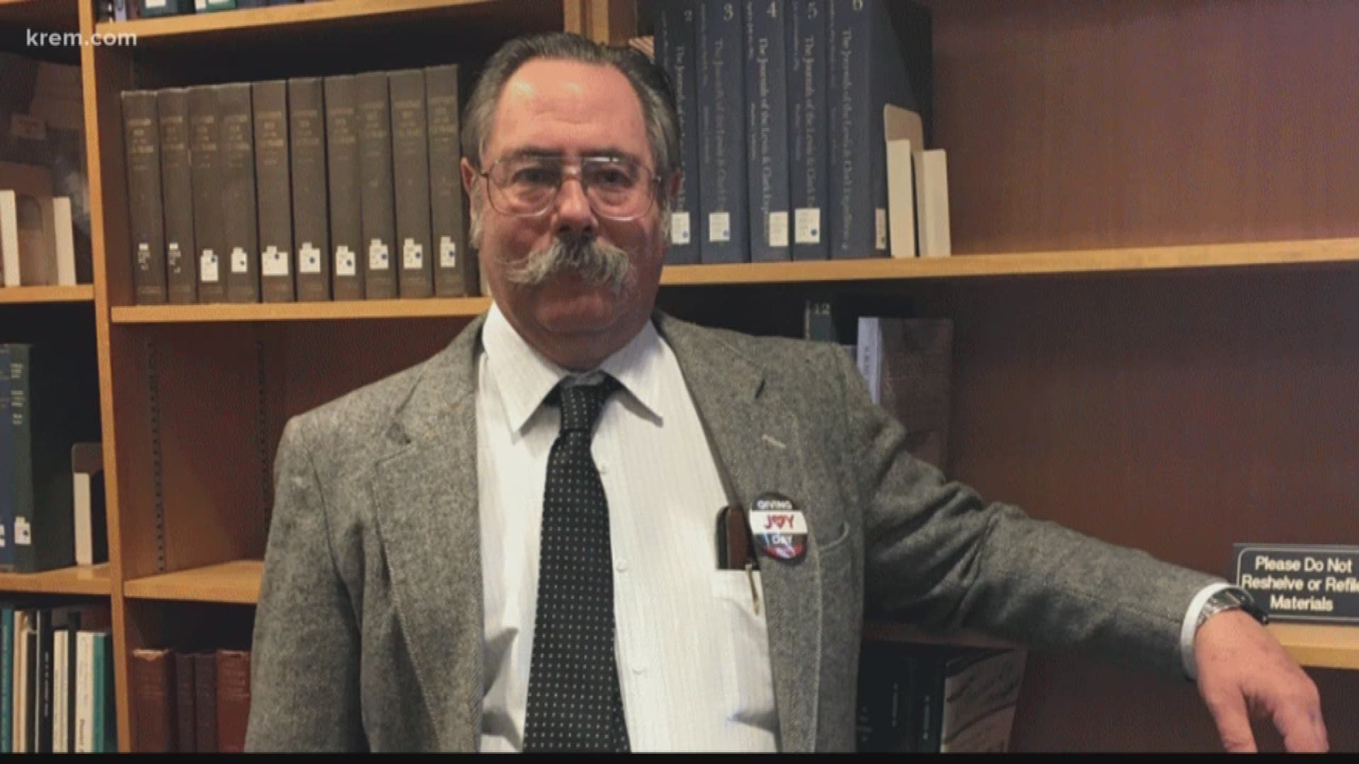 KREM Reporter Alexa Block spoke with members of the Eastern Washington University after they lost one of their own, Interim Dean of Libraries Charles Mutschler.