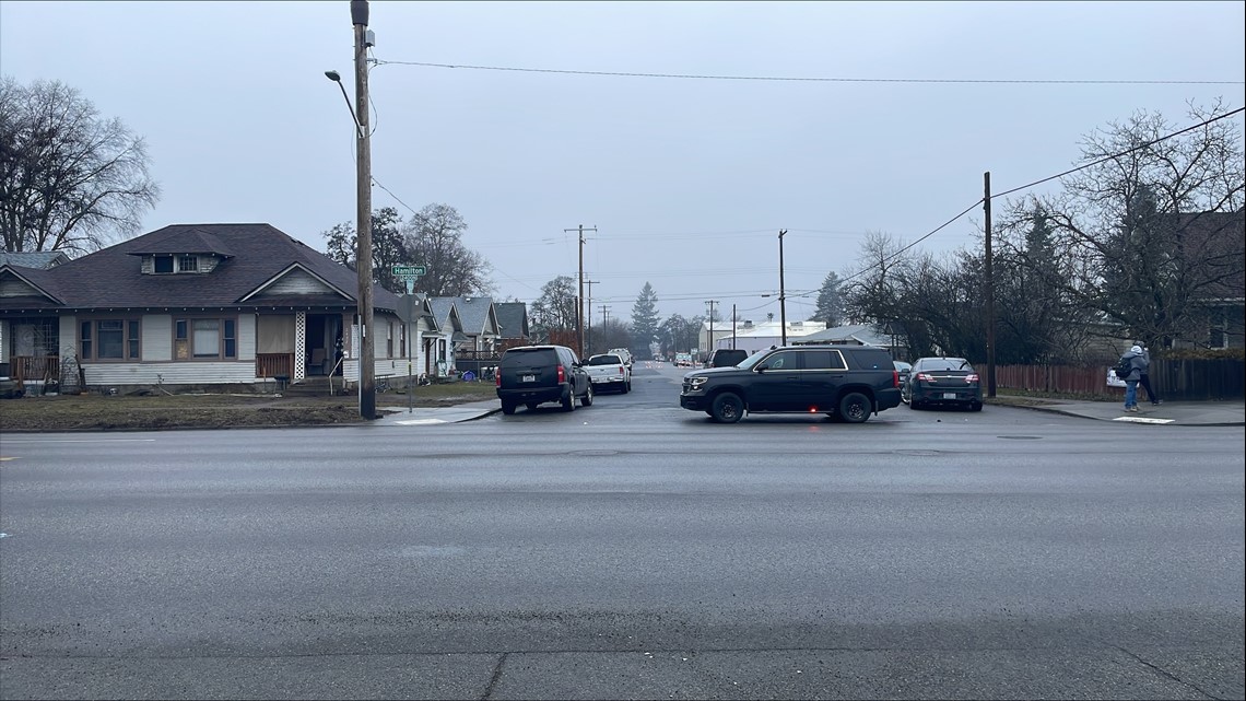 Spokane police searching for suspect after man was shot and killed in