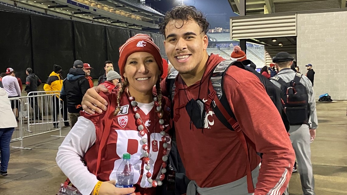 'She's one of my best friends': WSU edge Brennan Jackson shares special relationship with his mom