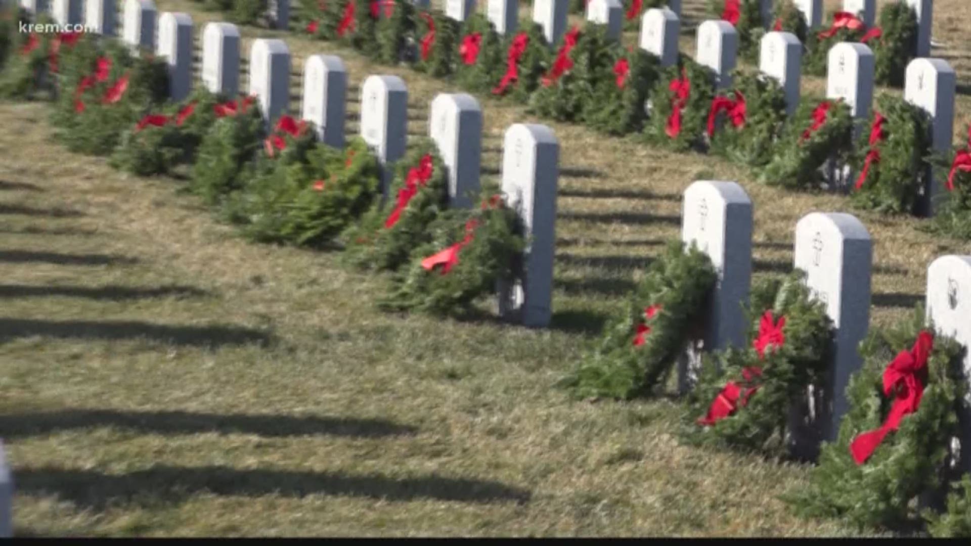 Hundreds gather to lay wreaths Saturday