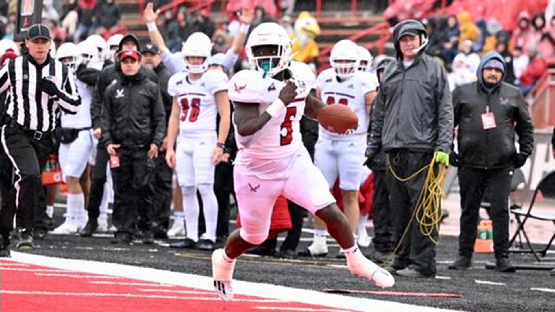 Eags could improve to .500 with an upset over highly touted Bobcats.