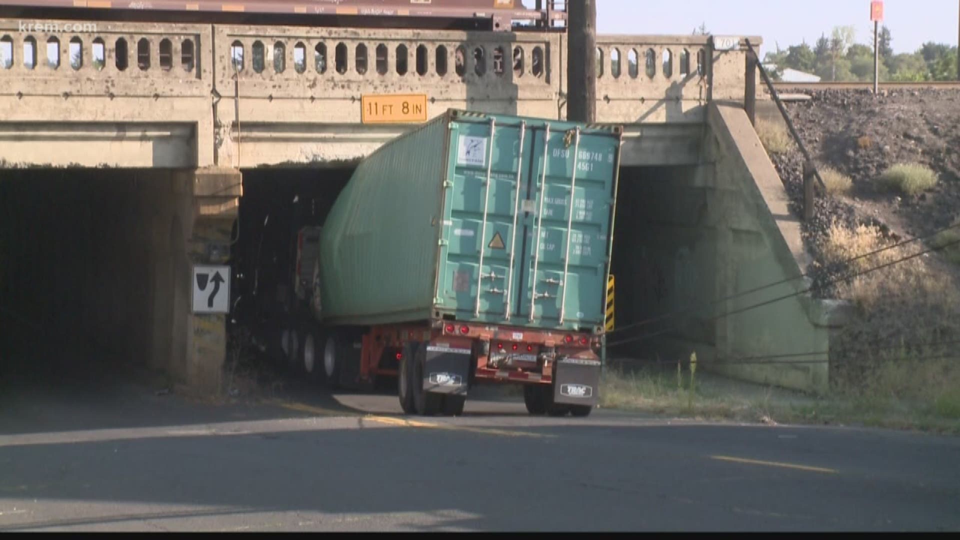 Local truck driver urges drivers to pay attention to bridge heights (8-2-18)