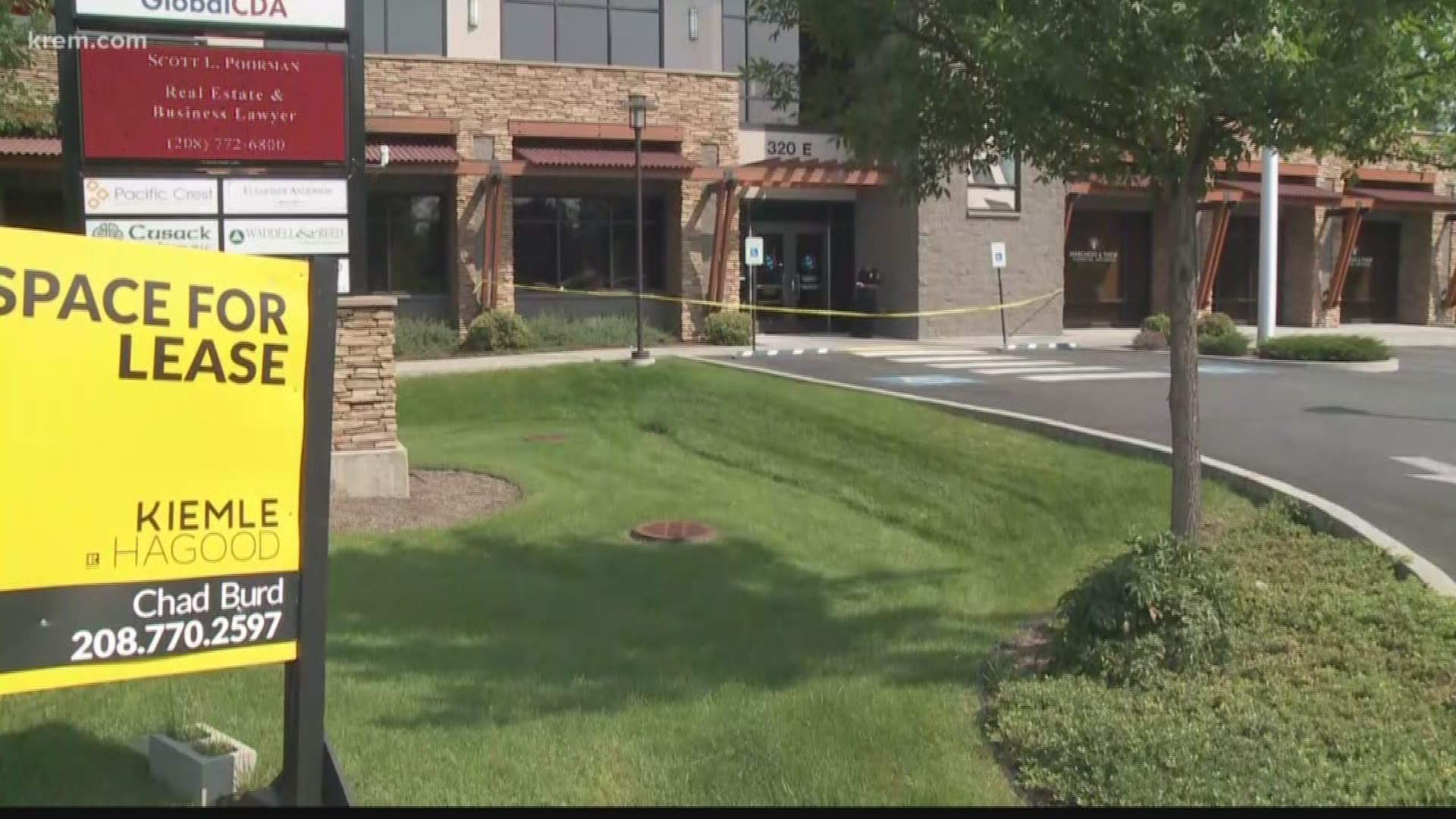 Credit union did right thing by hiring guard, says nearby employee who heard shooting (8-15-18)