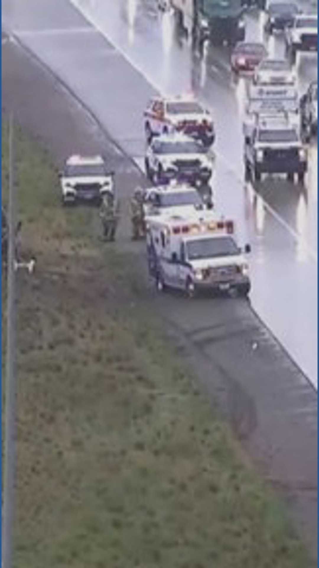 Kendaraan militer terbalik di I