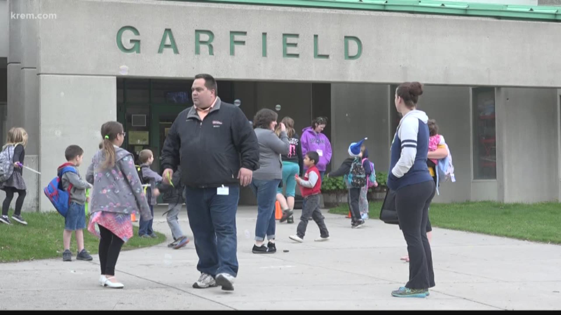 Thanks to a new program, students at Garfield Elementary no longer stand in line for up to 30 minutes because they now have plenty of things to keep them occupied.