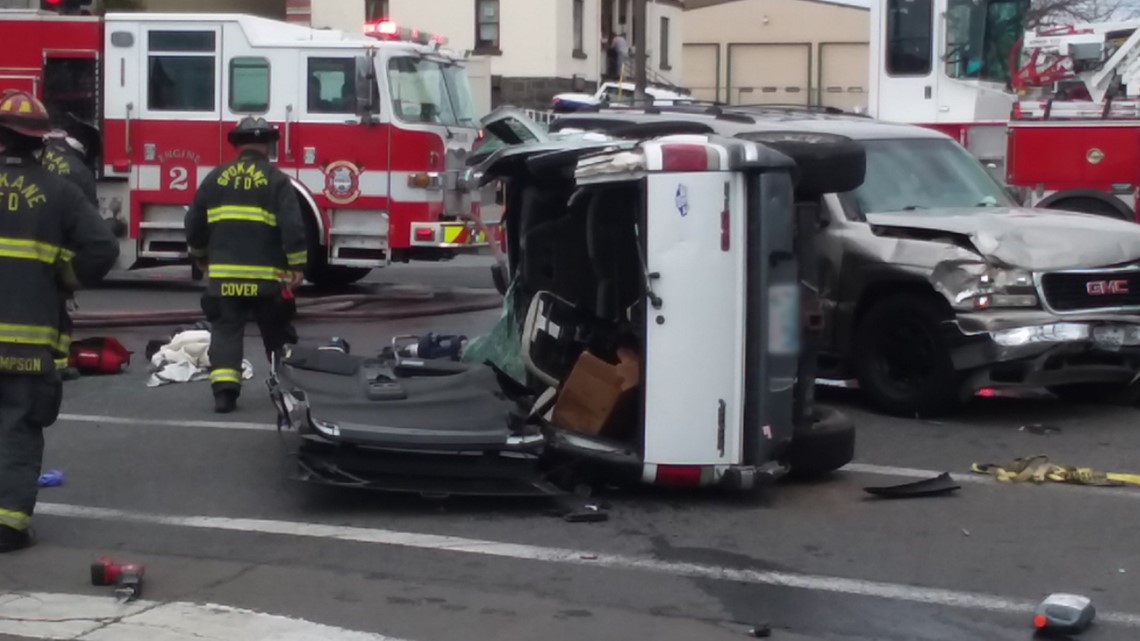 Multicar crash at intersection of Boone and Lincoln