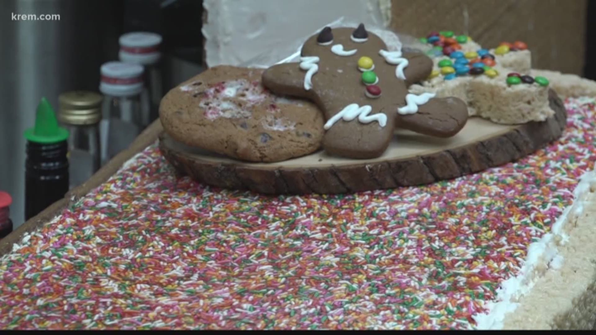 Chef builds life-size gingerbread house