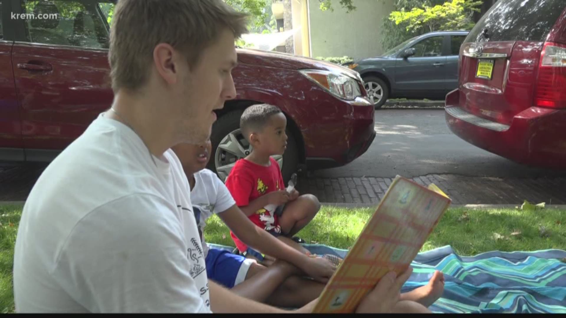 Spokane volunteers teach refugee children how to read, write in English