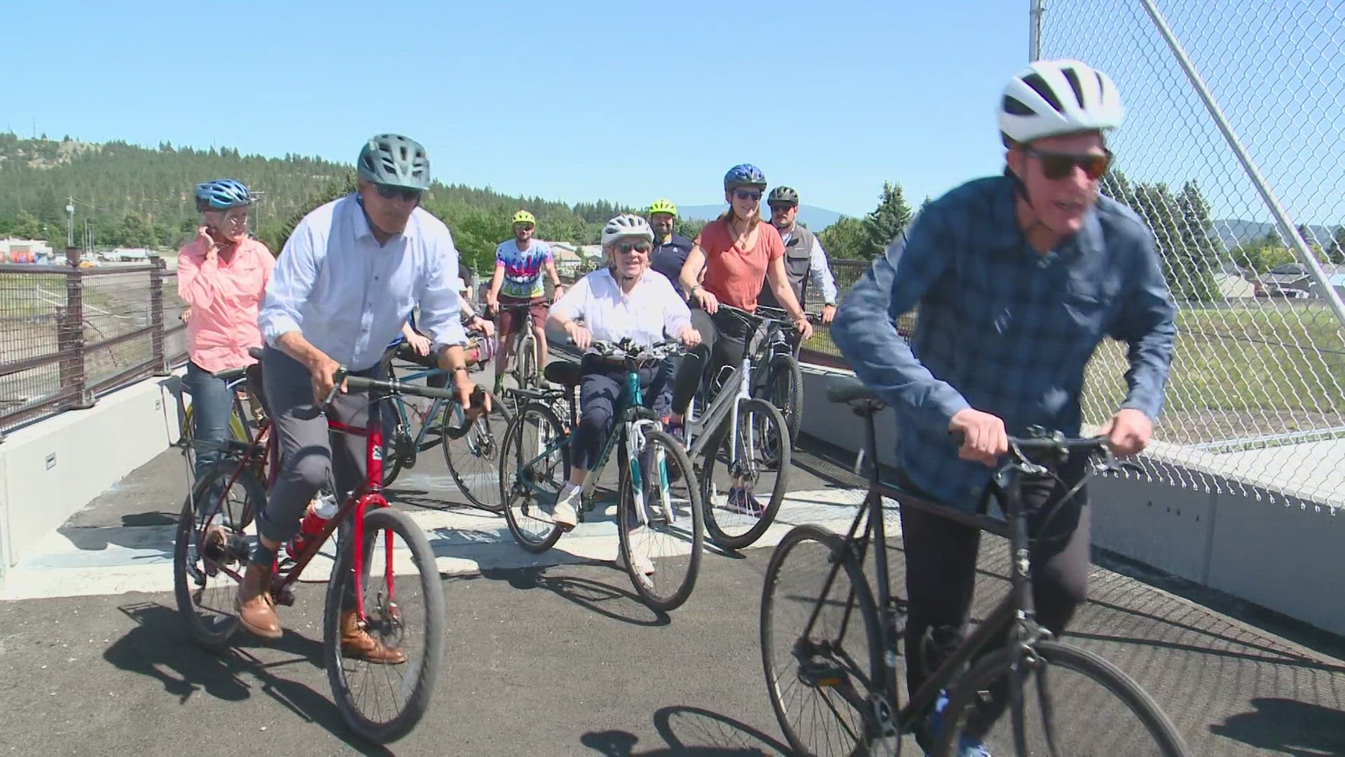 Community members, WSDOT leaders, and Governor Jay Inslee cut the ribbon on the new section of Children of the Sun Trail Friday.
