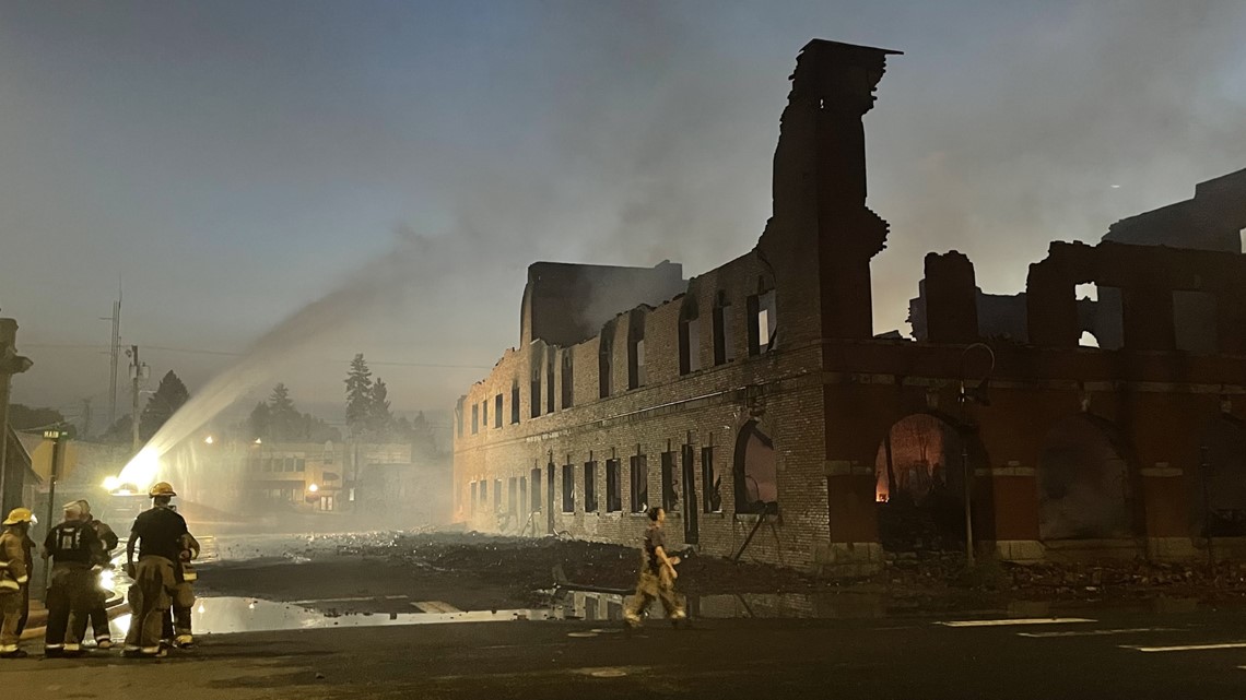 Large commercial fire destroys Ace Hardware in Chewelah