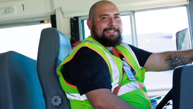 West Ada bus driver sends home inspiring letters to students riding his bus