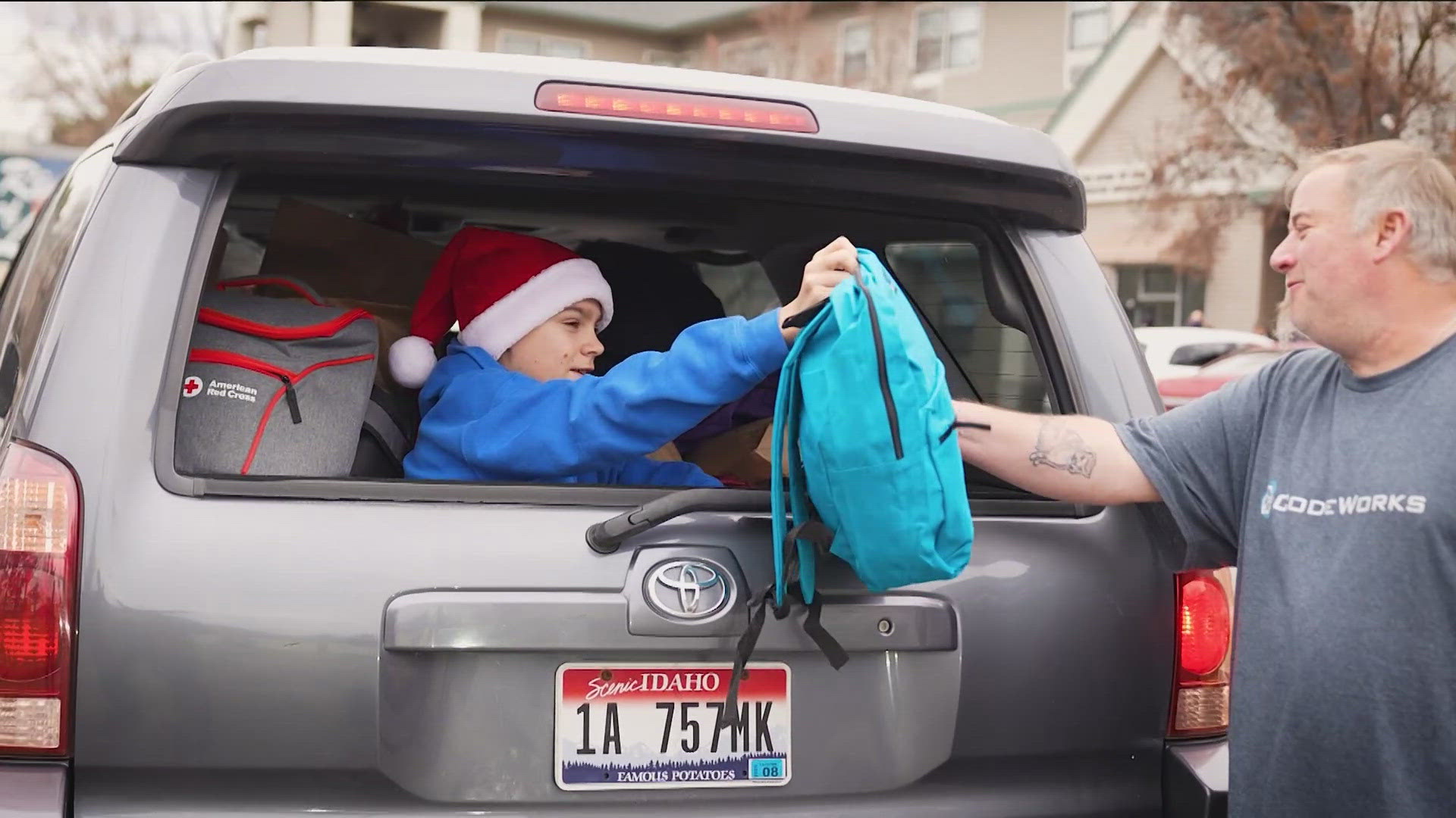 Idaho 12-year-old spreads holiday cheer with 'blessing bags'for those in need
