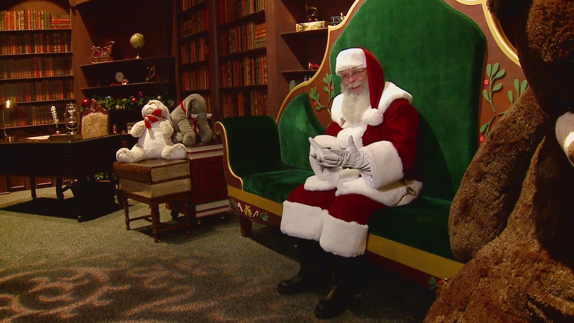Deaf Santa Claus helps make sure all children are understood - Vimarsana News
