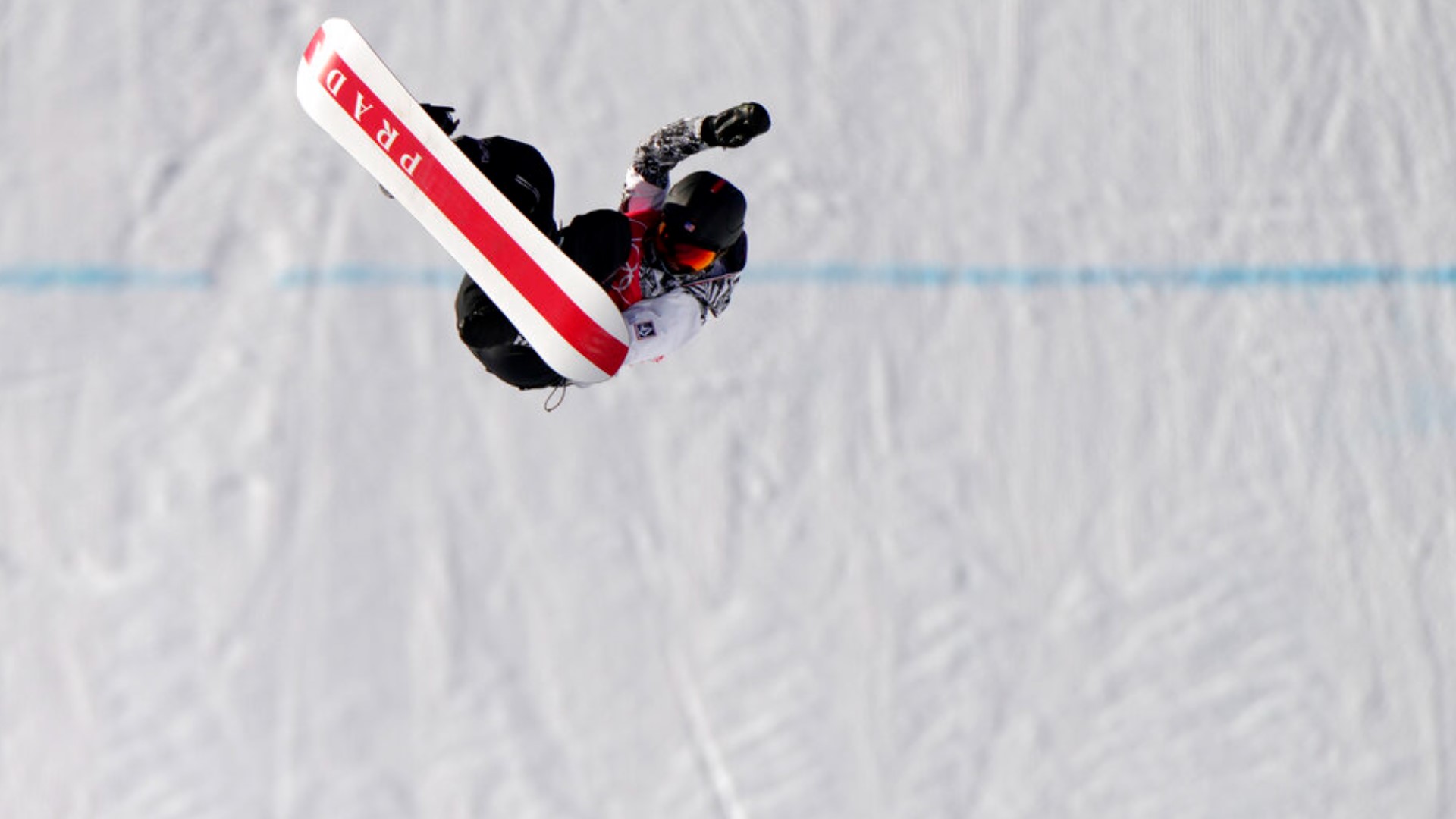 Why do Winter Olympics snowboarders wear bib under the arm?